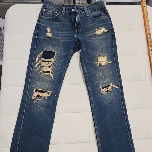 Levi's women's Dustressed Ripped Blue Wash Skinny Jeans - Picture 6 of 6